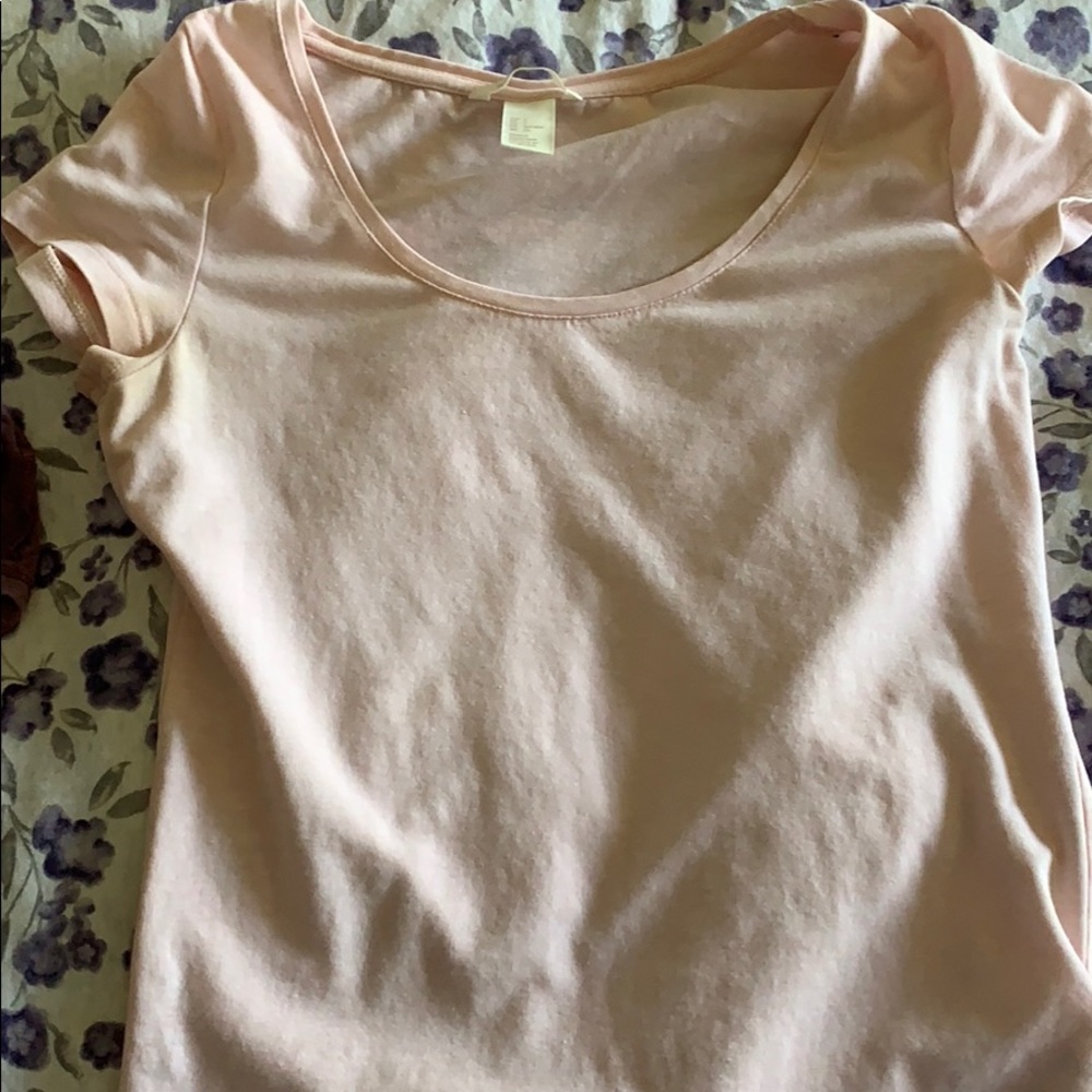 Light pink basic short sleeve tee from HM
